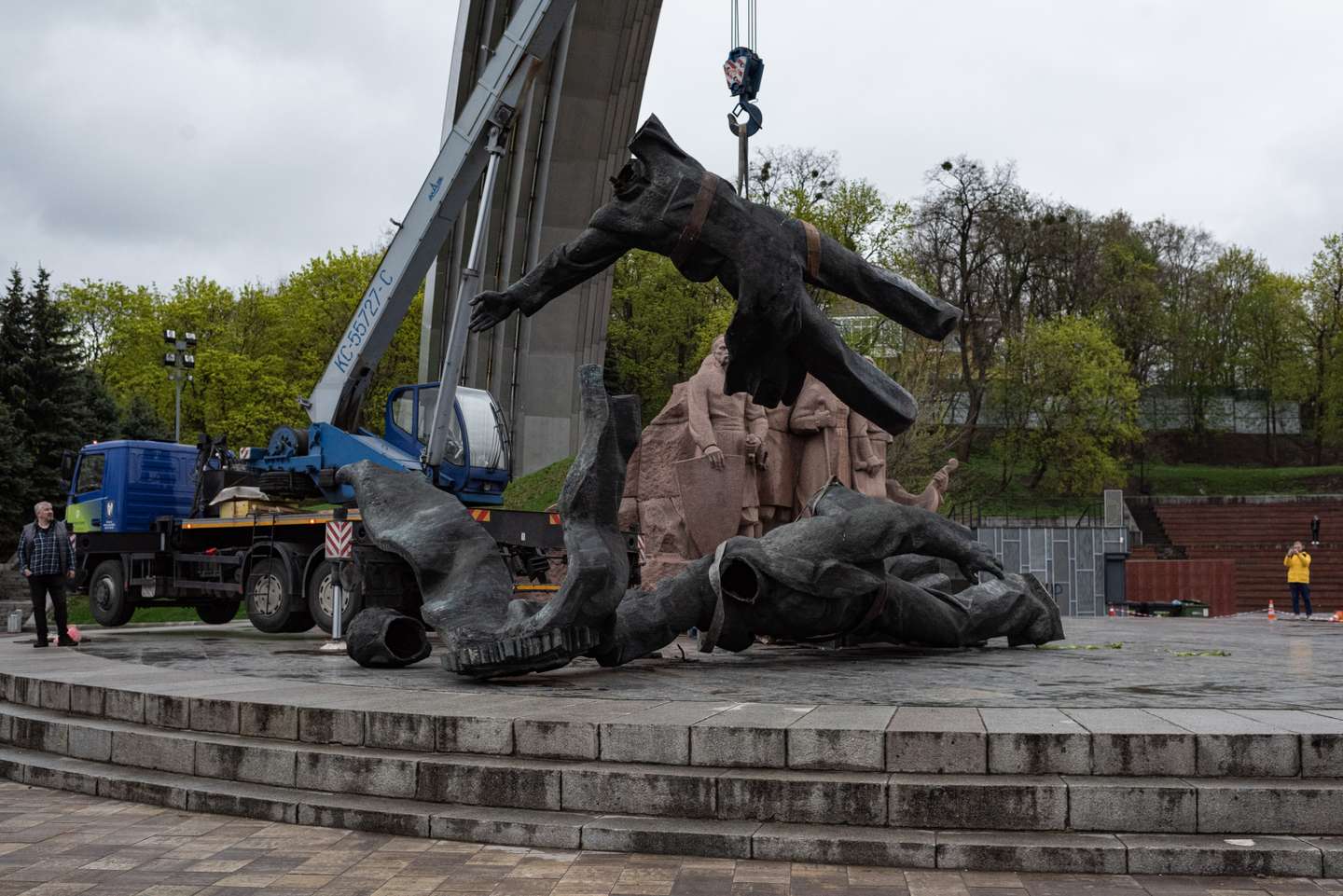Kyiv Removes Russia-Ukraine 'Friendship' Monument