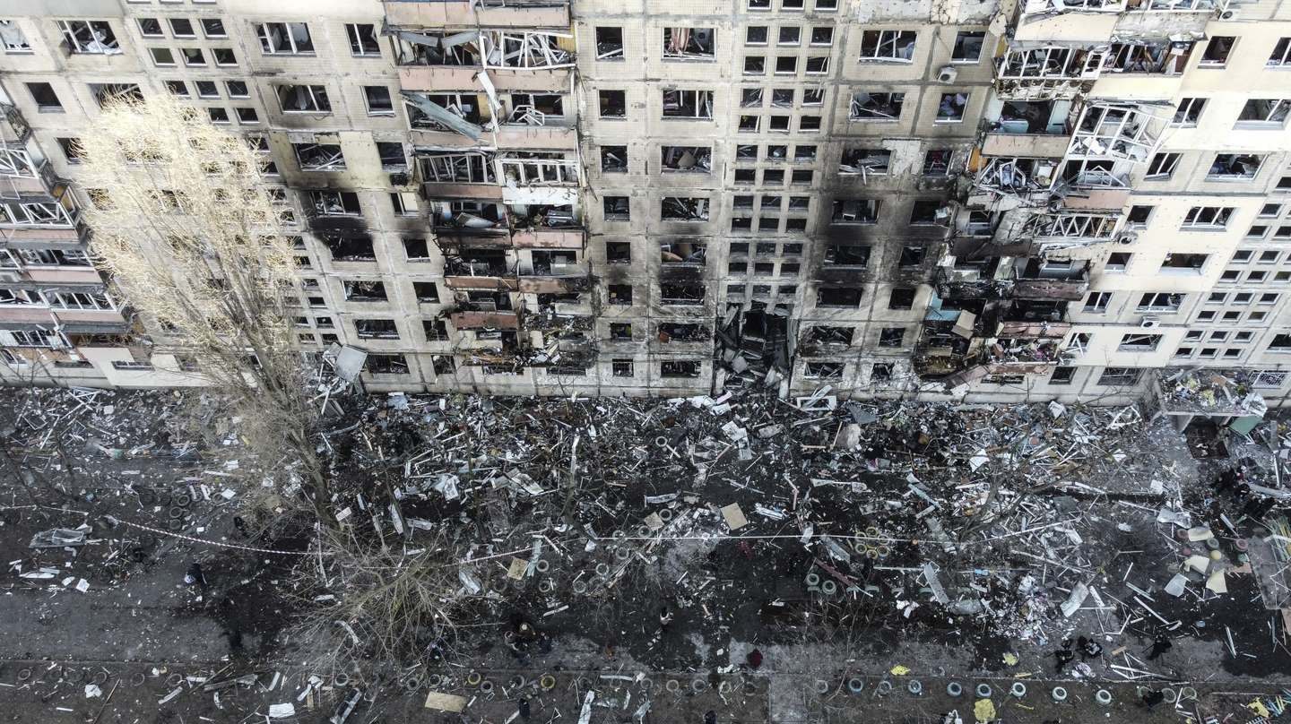 Shelling kills 2 civilians in Ukrainian capital