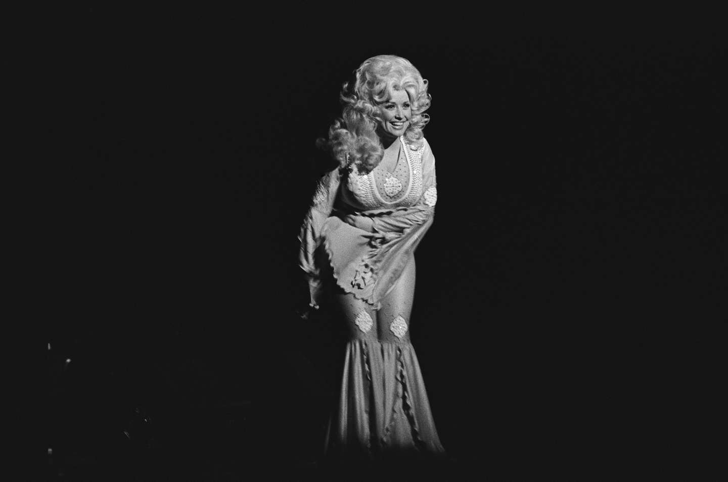 Dolly Parton Performs Live