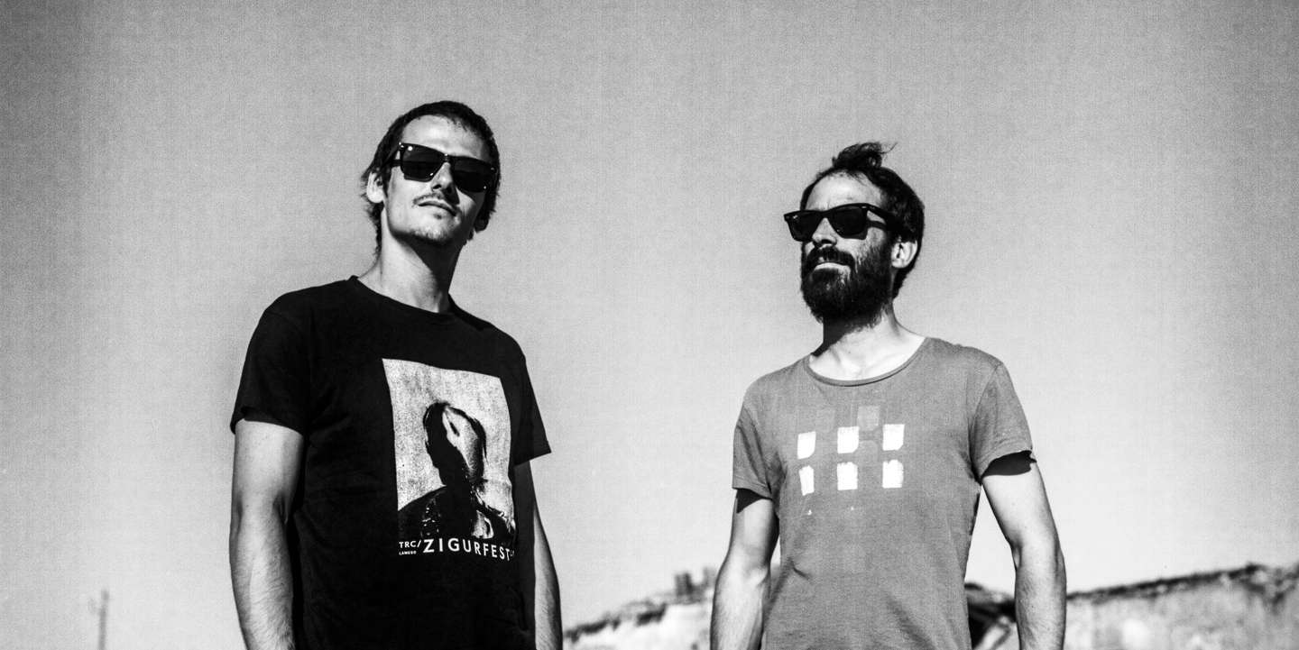 Quem já conhecia os Baleia Baleia Baleia do seu disco de estreia homónimo, apresentado em 2018, certamente já saberia que da pena, dos pedais e das baquetas deste duo poderia esperar punk cru e letras trabalhadas com a dose certa de ironia