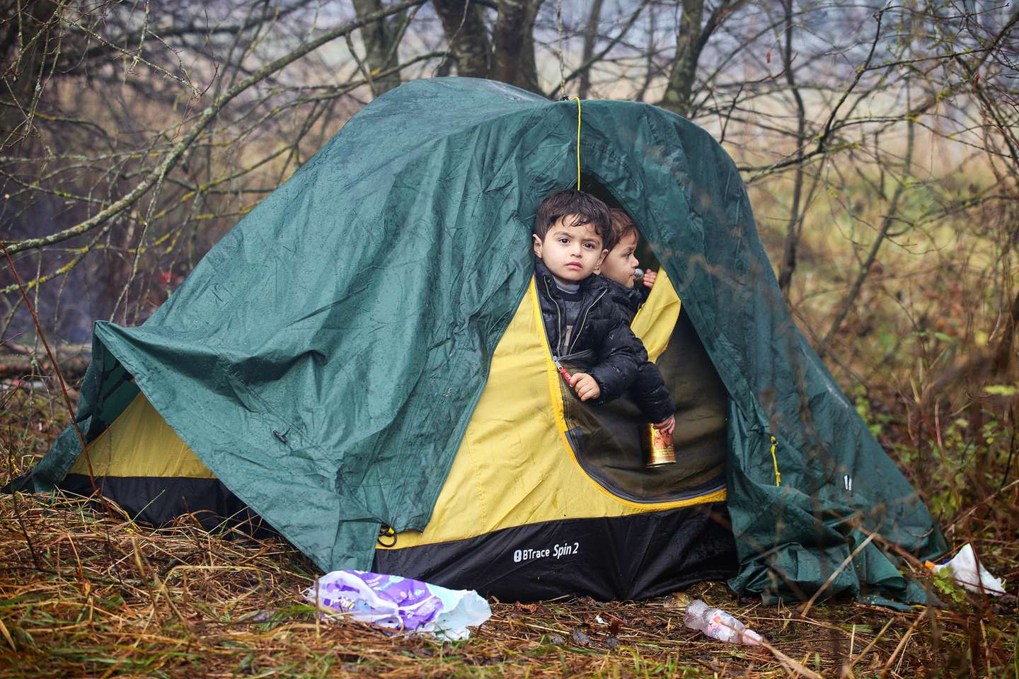 Migrantes encaminhados na fronteira Bielorrússia com a Polónia