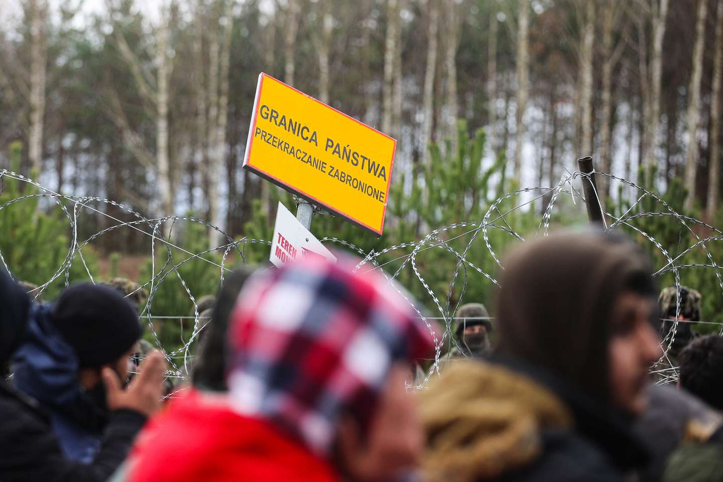 Migrantes encaminhados na fronteira Bielorrússia com a Polónia