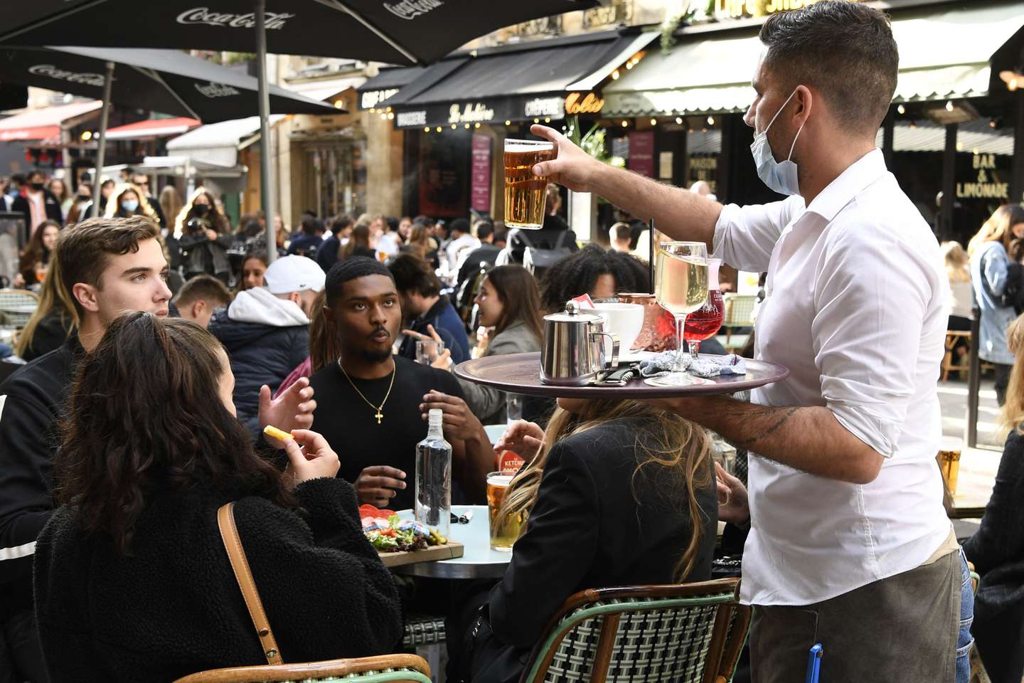 FRANCE-HEALTH-VIRUS-CULTURE-RESTAURANTS