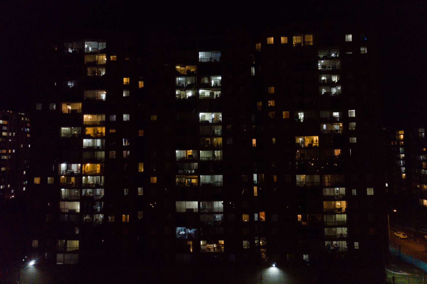 Bogotans live the nights during the preventive quarantine against COVID-19