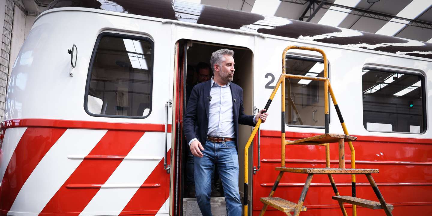 Pedro Nuno Santos visitou as oficinas do Museu Nacional Ferroviário, no Entroncamento.