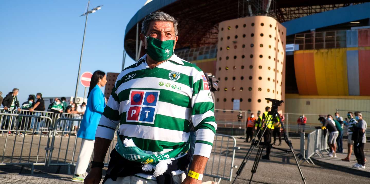 João Gomes veio de Lisboa até ao Estádio Municipal de Aveiro para ver a final da Supertaça. Consigo já trazia o certificado digital para entrar