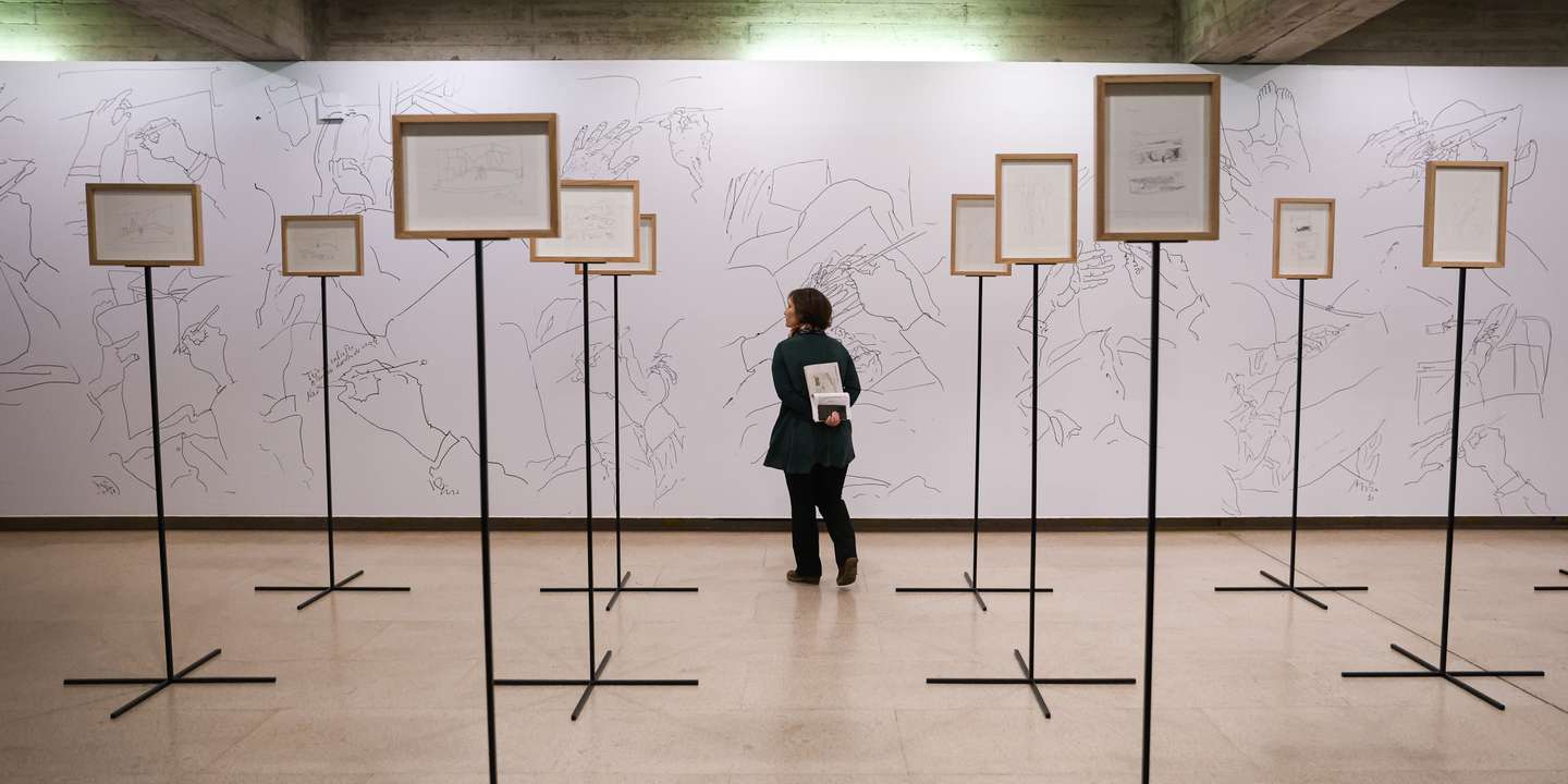 Um dos esboços mostrados na exposição "Siza" em que saltam à vista os salpicos de café. "Siza desenha enquanto trabalha, quando come, nos momentos em que relaxa ao ouvir música", denuncia a folha de sala