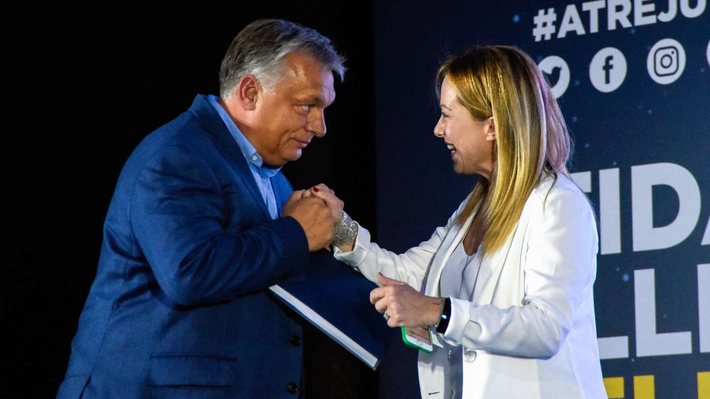 Giorgia Meloni greets the Hungarian Prime Minister Viktor