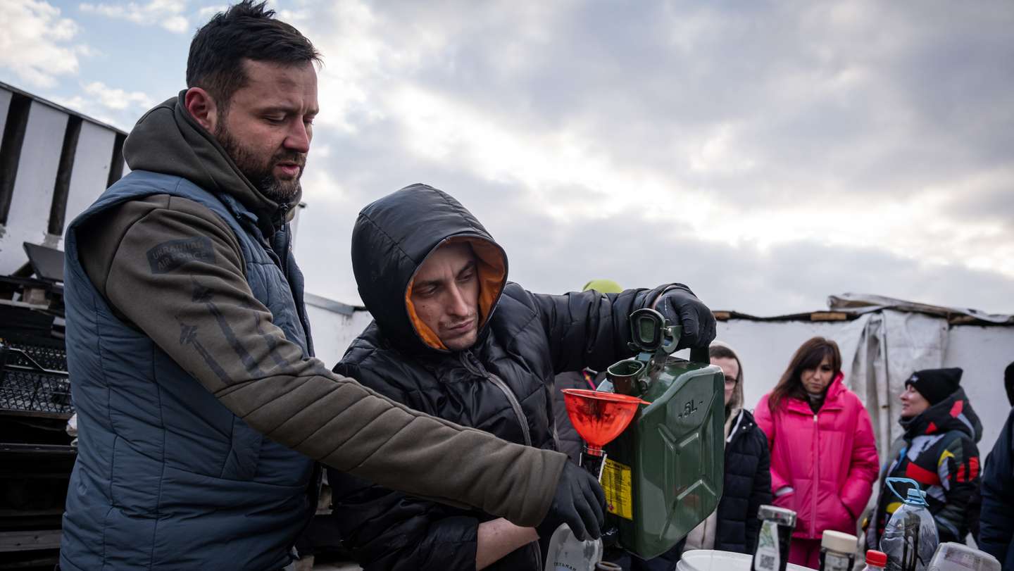 Ukrainians prepare for battle