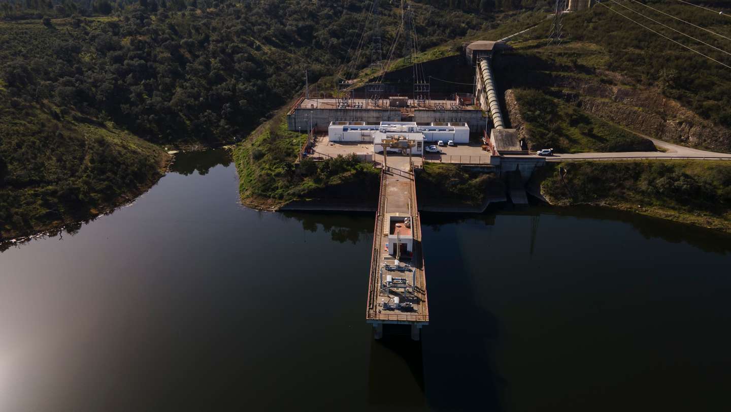 Reportagem sobre a influência da Barragem do Alqueva na agricultura do Alentejo. Reportagem sobre um olival de produção intensiva perto da Beja. Alqueva, Beja, 10 de fevereiro de 2022. JOÃO PORFÍRIO/OBSERVADOR