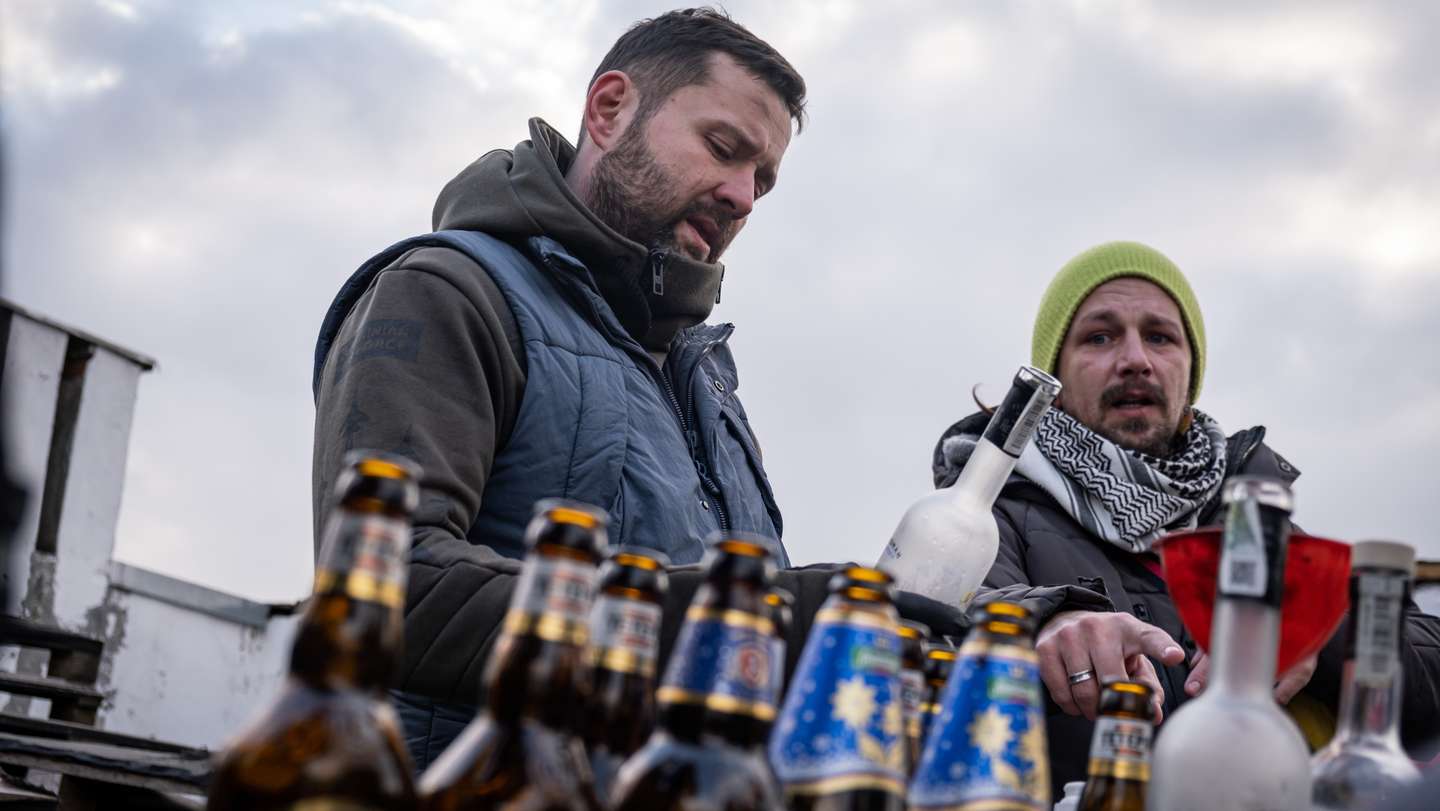 Ukrainians prepare for battle