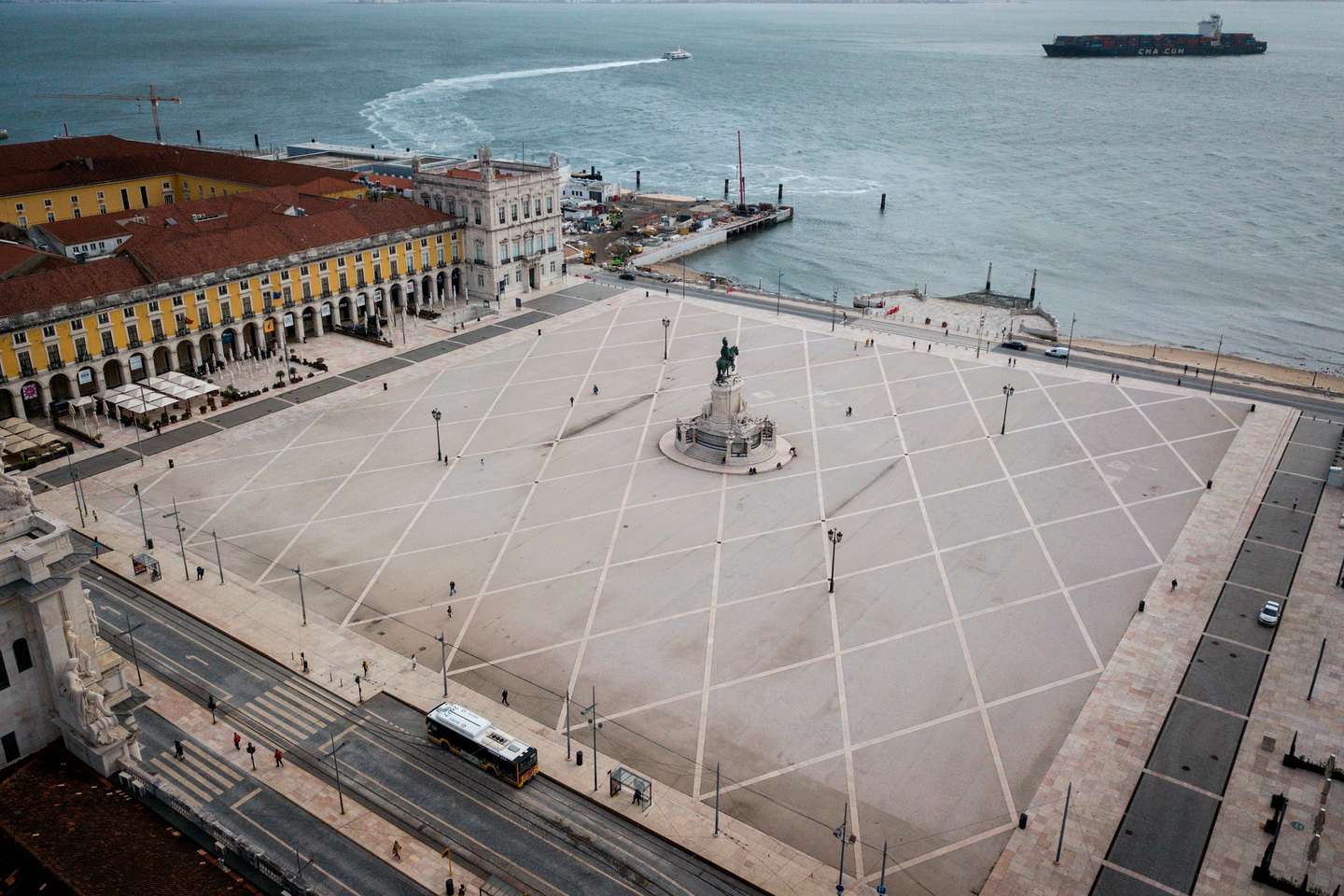 TOPSHOT-PORTUGAL-HEALTH-VIRUS-LOCKDOWN