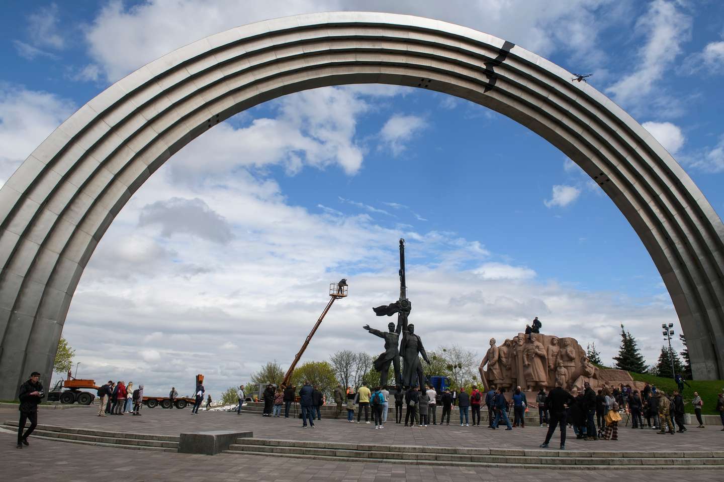 Kyiv Razes Soviet Monument To Ukraine-Russia Friendship