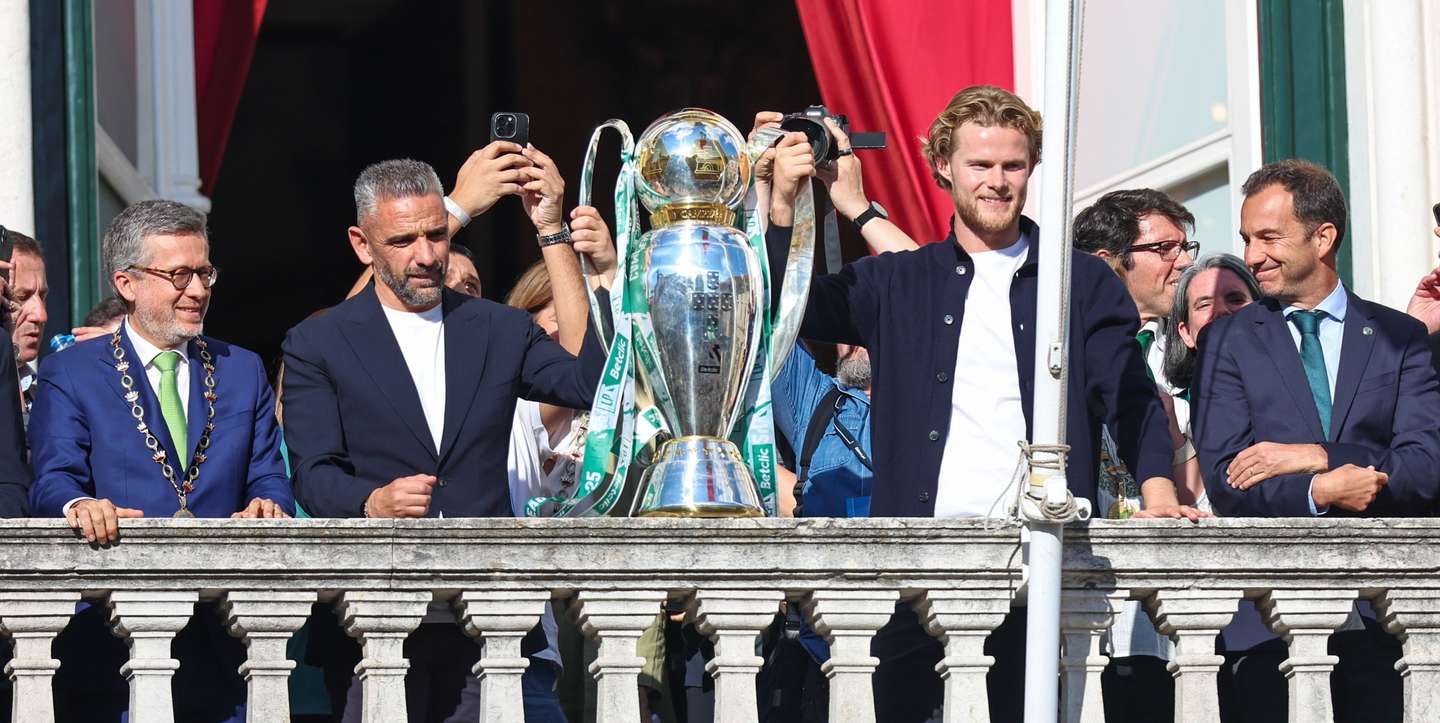 Rui Borges e Hjulmand transportaram sempre o troféu da Primeira Liga