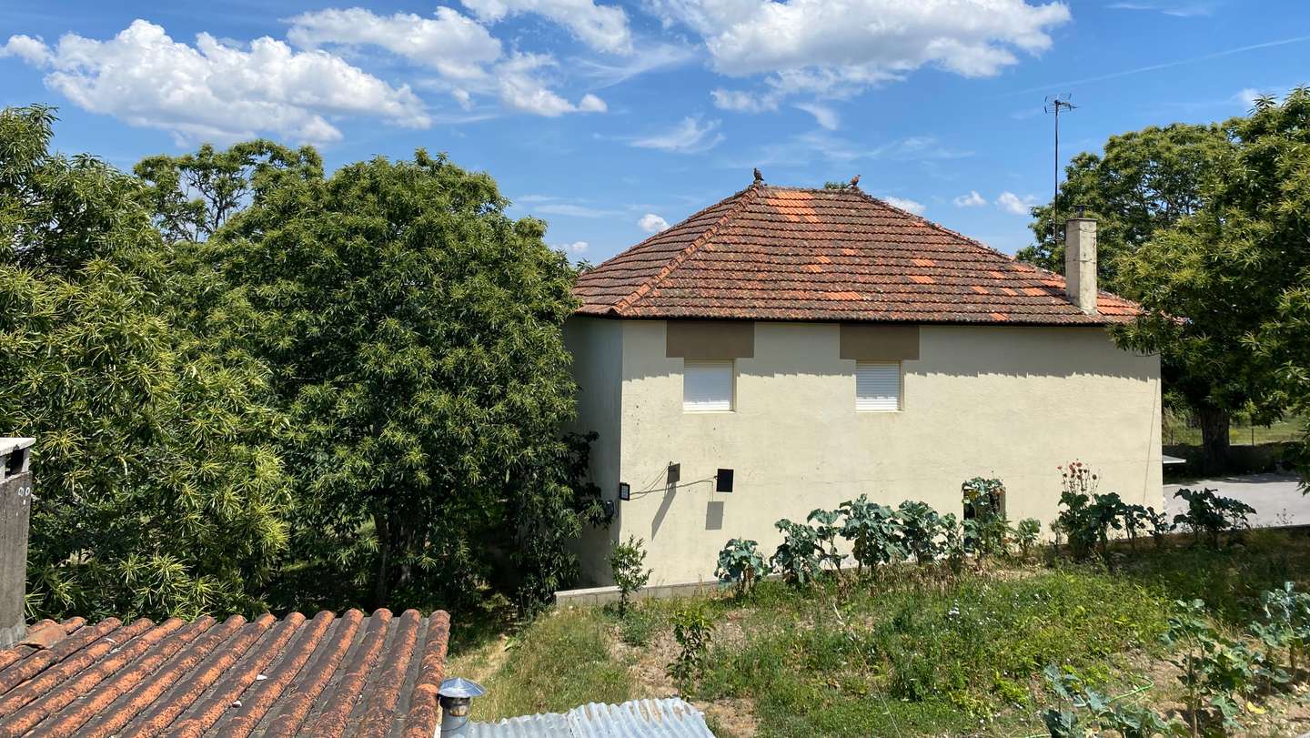 Reportagem em Valpaços (Carrazedo de Montenegro e Celeirós) pela morte de Lara. Eulália, madrasta, foi detida e é a principal suspeita