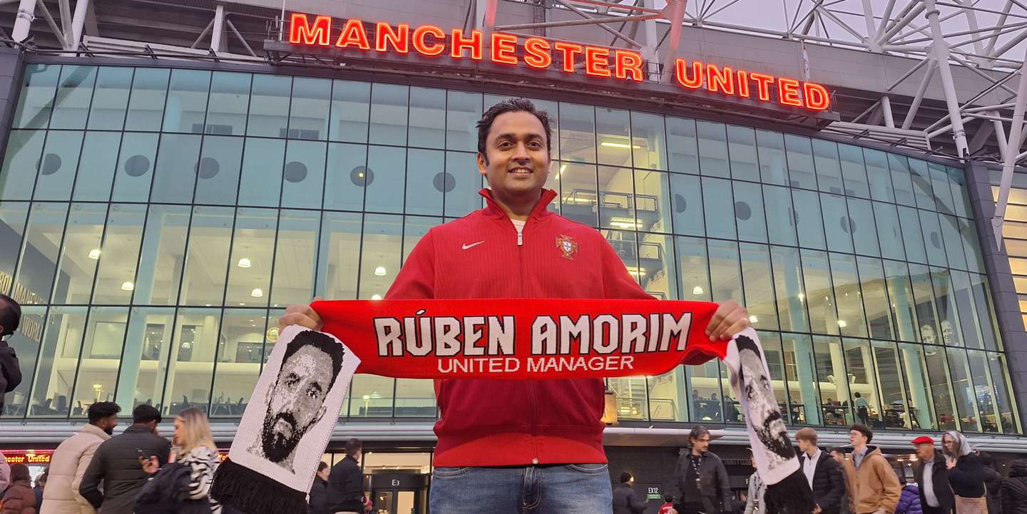 César Pereira foi um dos primeiros adeptos a comprar o cachecol do Manchester United com a imagem do técnico Rúben Amorim