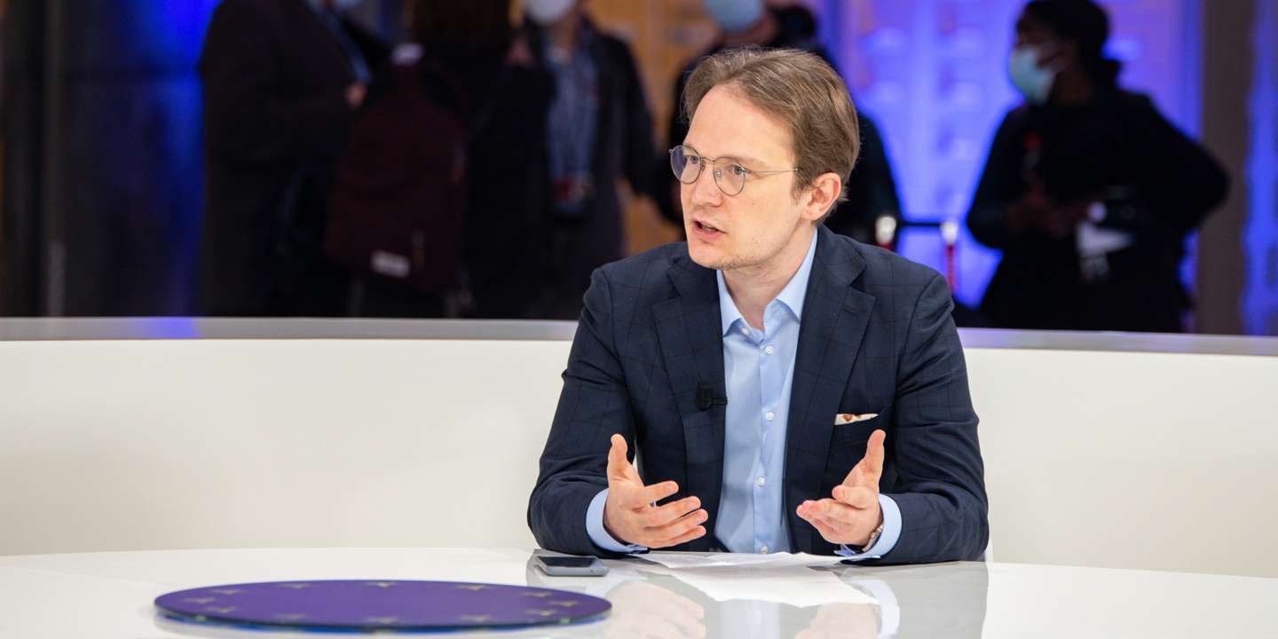 Por causa da política de censura que existe na Rússia, o site do Novaya Gazeta está bloqueado na Rússia