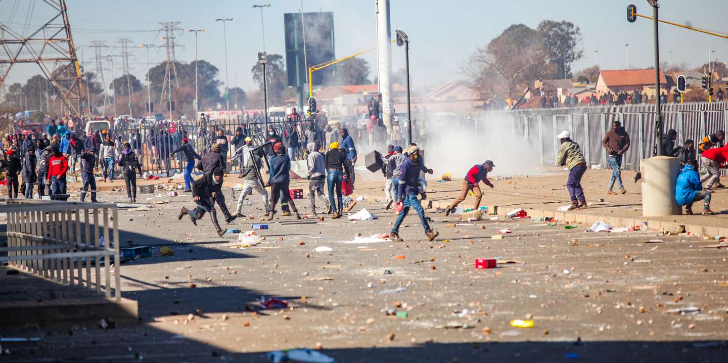 Police clash with looters in Vosloorus in South Africa