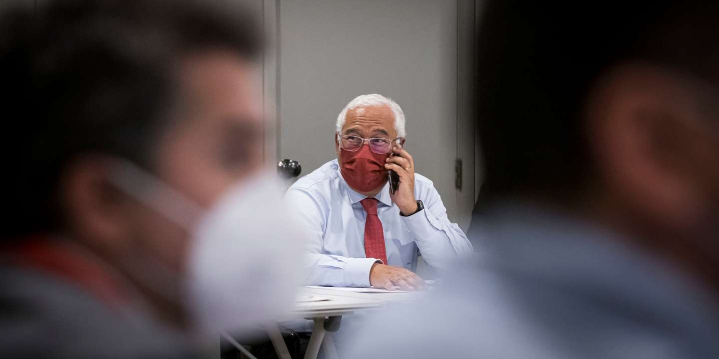 Noite eleitoral das eleições legislativas de 2022: Noite eleitoral do Partido Socialista, António Costa, secretário-geral do PS e candidato a primeiro-ministro, no Hotel Altos em Lisboa. As eleições legislativas realizaram-se este domingo e o Partido Socialista ganhou com maioria absoluta. Lisboa, 30 de janeiro de 2022. JOÃO PORFÍRIO/OBSERVADOR