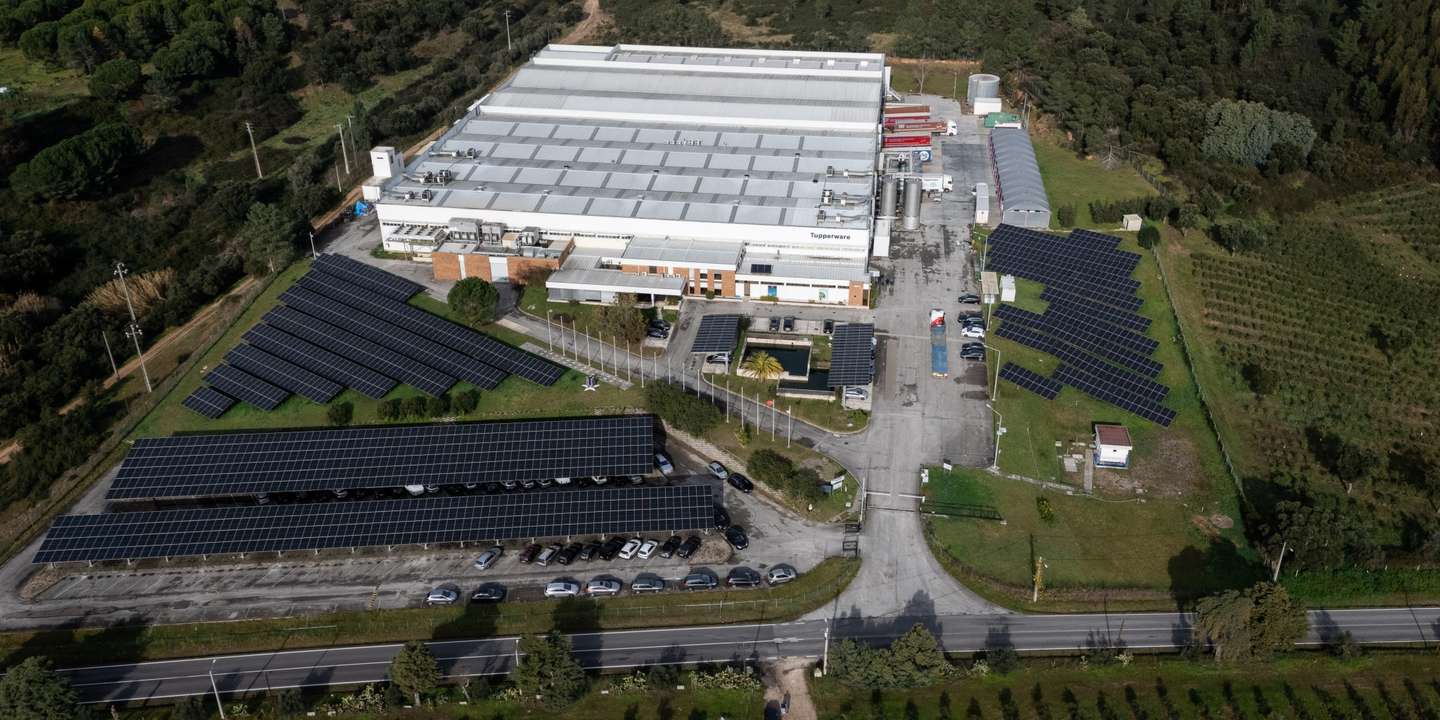 A fábrica da Montalvo tinha um contrato de laboração com a Tupperware, e esta mesmo depois de vendida tirou-lhe o tapete.
