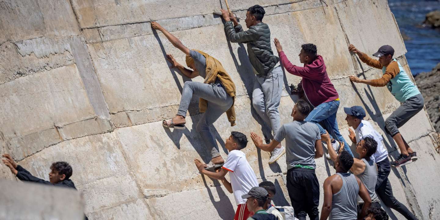 TOPSHOT-MOROCCO-SPAIN-EUROPE-MIGRANTS
