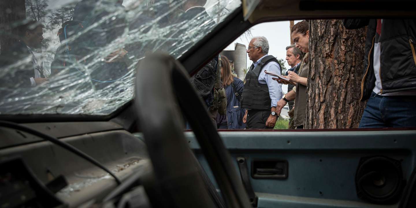 António Costa visitou Irpin usando um colete à prova de bala