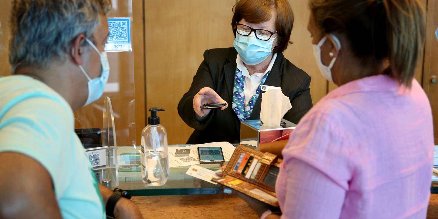 Portugal orders COVID test, vaccination proof at hotel check-in