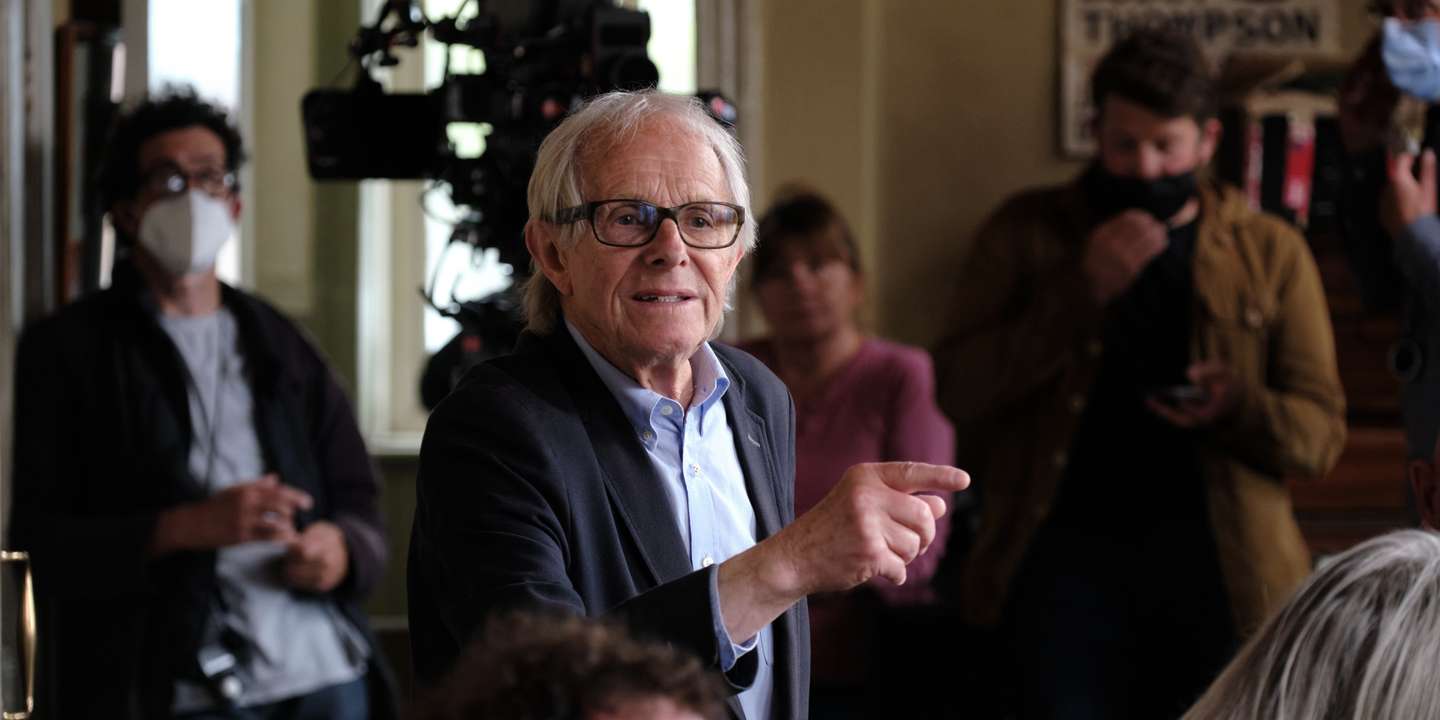 Ken Loach durante a rodagem de "The Old Oak": "tentamos sempre gravar rápido para que ninguém fique aborrecido, a espera pode ser cansativa e a energia perder-se", disse ao público que viu o filme na sessão do LEFFEST