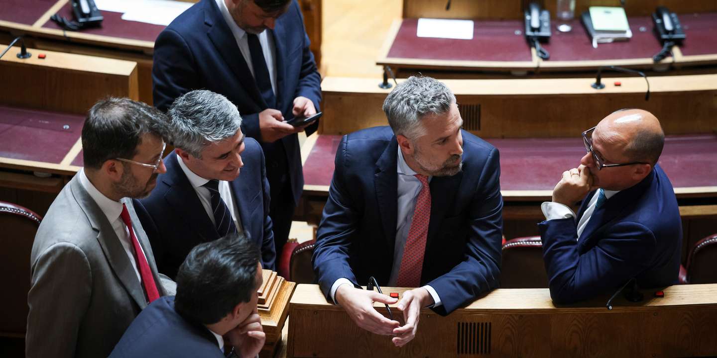 Na semana passada, Pedro Nuno Santos reassumiu o lugar de deputado para o qual foi eleito em 2025 e prometeu juntar-se a Carneiro no combate contra a direita.