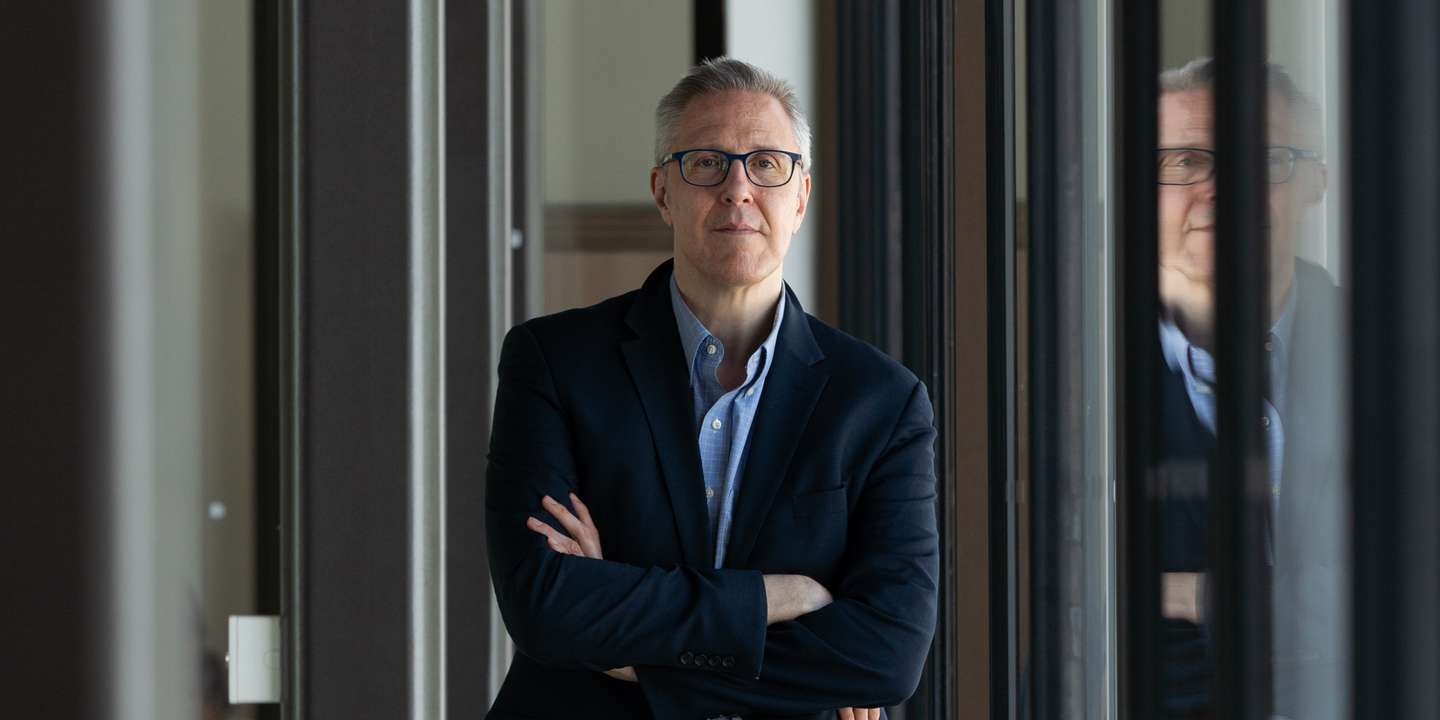 Frank Pasquale é professor de direito na Universidade de Cornell, nos EUA. É especializado nas áreas de IA, algoritmos e aprendizagem automática