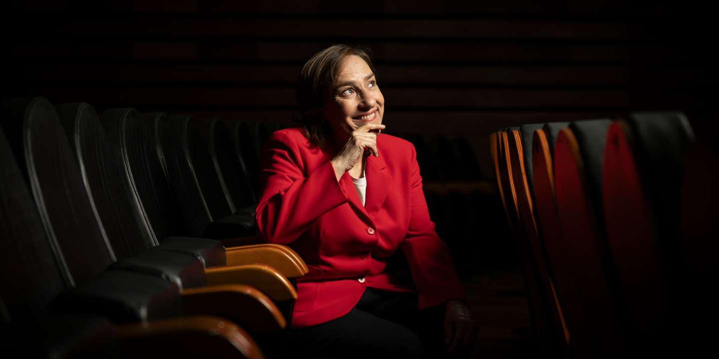 A atriz e comediante Maria Rueff na plateia do Teatro Maria Matos, em Lisboa, onde se prepara para levar à cena o monólogo "A Gorda", a partir do livro homónimo de Isabela Figueiredo