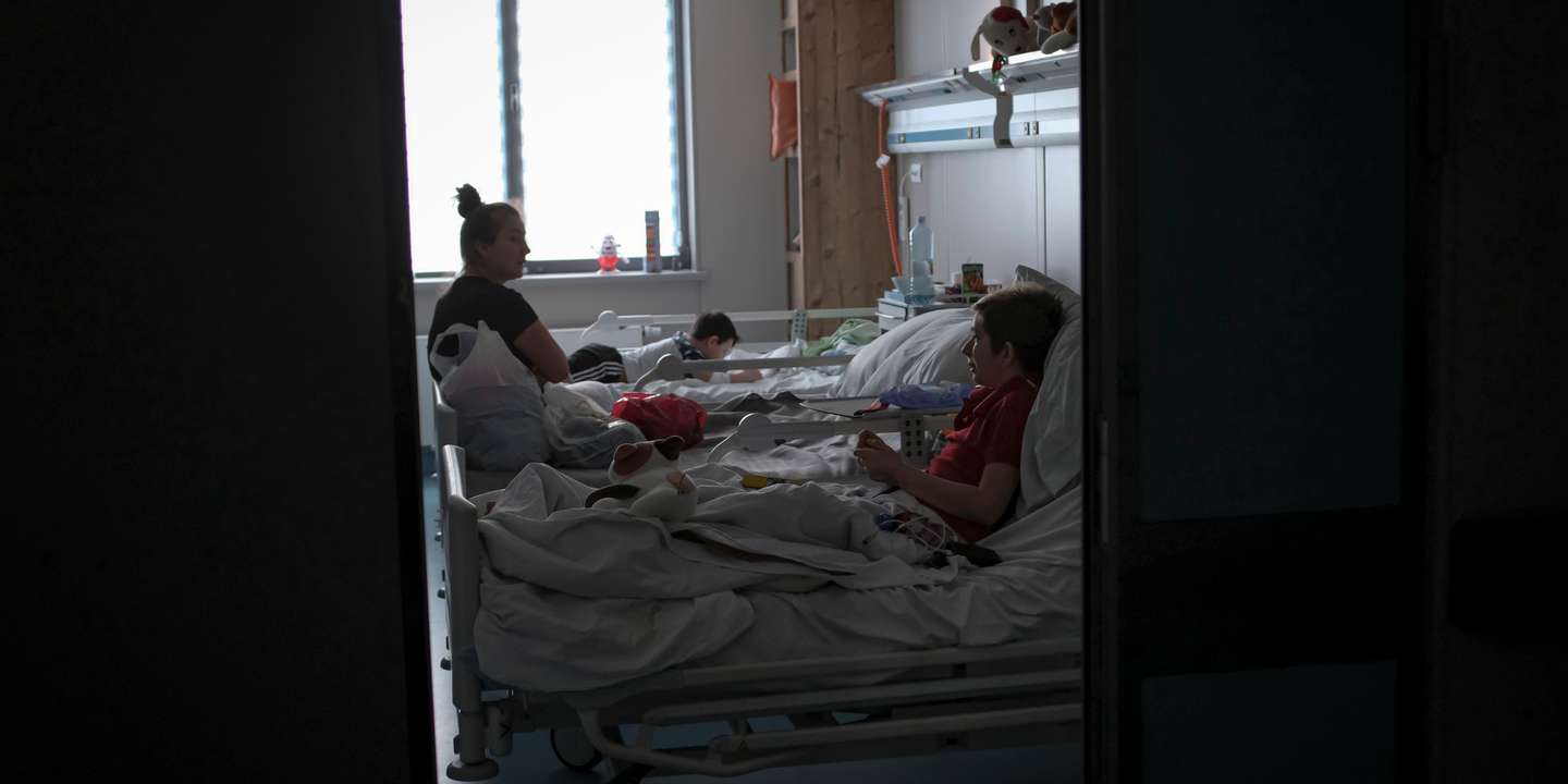 Reportagem no maior hospital pediátrico de Kiev numa altura em que estão a receber crianças que chegam feridas devido à guerra entre a Ucrânia e a Rússia. A Rússia, a mando do seu presidente, Vladimir Putin, invadiu a Ucrânia no passado dia 24 de fevereiro de 2022. Kiev, Ucrânia, 17 de março de 2022. JOÃO PORFÍRIO/OBSERVADOR