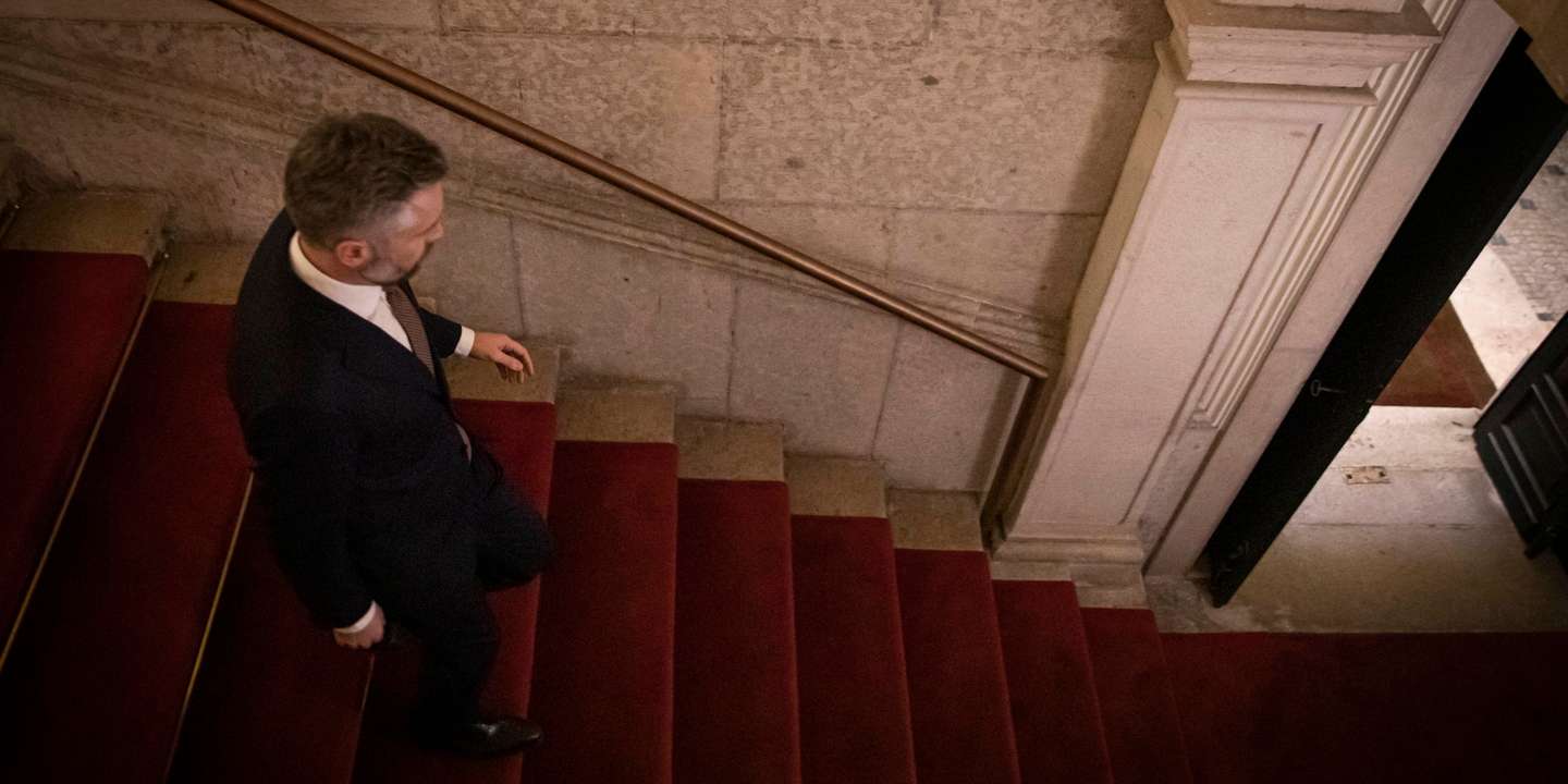 Pedro Nuno volta ao Parlamento em fevereiro, mas ficará discreto