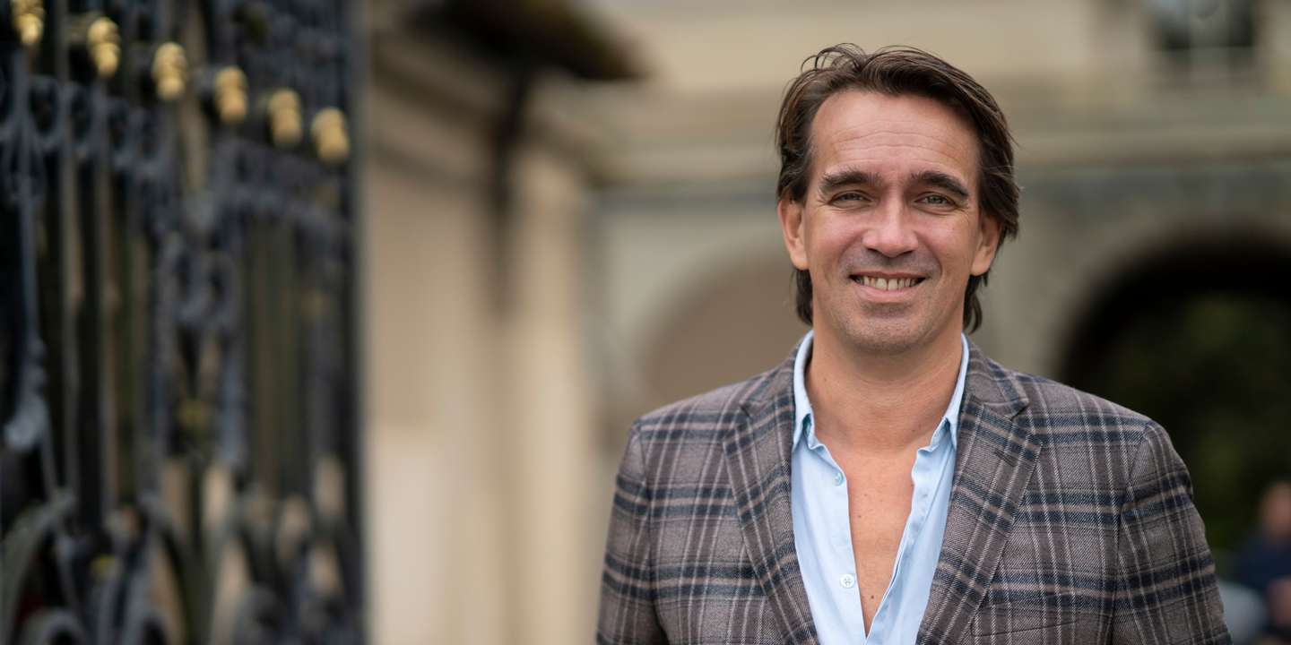 Escritor, historiador, professor universitário e ensaísta, Peter Frankopan é convidado regular em festivais literários e conferências pelo mundo inteiro