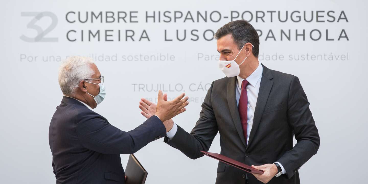32ª Cimeira Luso-Espanhola. A Cimeira de Trujillo permitirá aprofundar as discussões mantidas com o governo de Espanha sobre a interligação entre dois processos importantes: a implementação da Estratégia Comum de Desenvolvimento Transfronteiriço e a execução dos Planos de Recuperação e Resiliência. Terá também como um dos seus pontos altos a celebração do novo Tratado de Amizade e Cooperação, a assinar pelo Primeiro-Ministro português António Costa e pelo Presidente do Governo espanhol Pedro Sanchez. Trujillo, Espanha, 28 de outubro de 2021. JOÃO PORFÍRIO/OBSERVADOR