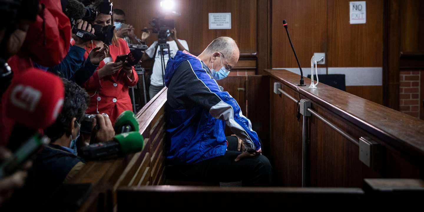 O ex-banqueiro João Rendeiro na sala de tribunal em Verulam, Durban, África do Sul onde foi presente ao juiz. 17 de dezembro de 2021. João Rendeiro foi preso no sábado, num hotel em Durban, na província sul-africana do KwaZulu-Natal, numa operação que resultou da cooperação entre as polícias portuguesa, angolana e sul-africana. JOÃO PORFÍRIO/OBSERVADOR