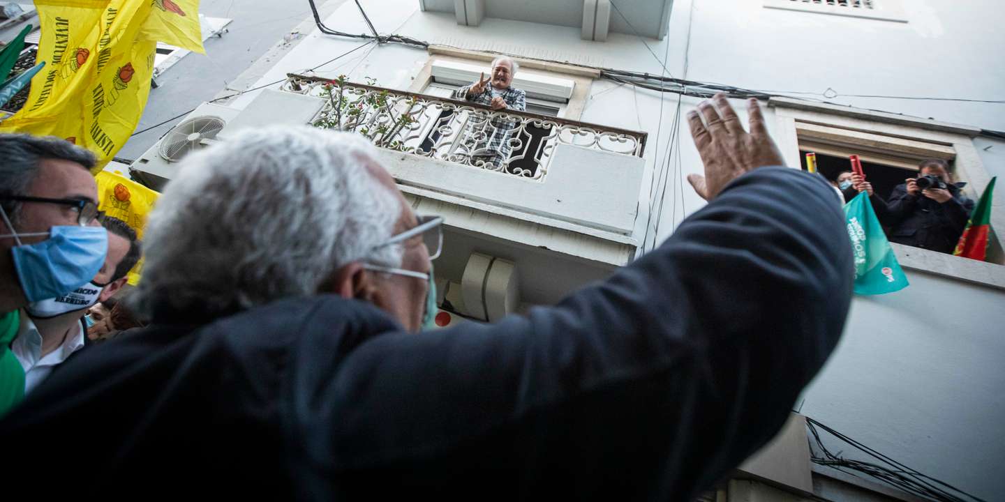 Campanhas para as eleições legislativas de 2022: Arruada em Setúbal do Partido Socialista, António Costa, secretário-geral do PS e candidato a primeiro-ministro. As eleições legislativas realizam-se no próximo dia 30 de janeiro de 2022. Setúbal, 27 de janeiro de 2022. JOÃO PORFÍRIO/OBSERVADOR