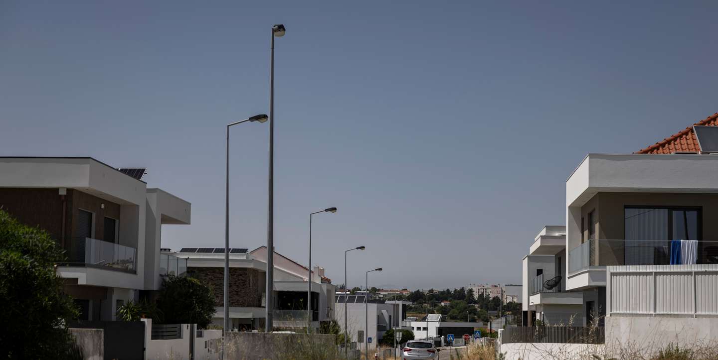 "Almada ainda tinha muitos terrenos que estavam disponíveis para a nova construção e o simplex veio acelerar e dinamizar o investimento", afirmou ao Observador a mediadora imobiliária Sofia Martins