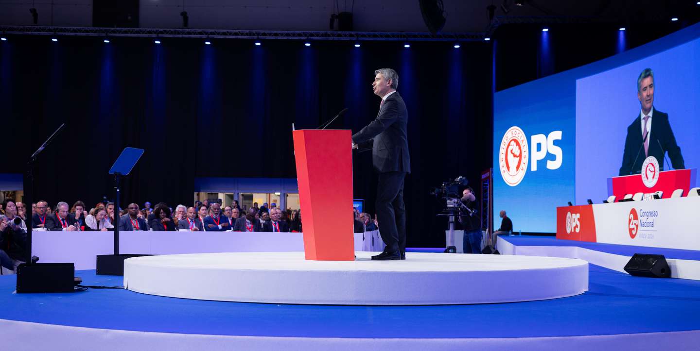 José Luís Carneiro estreou-se esta sexta-feira como líder num Congresso do PS, nove meses depois da primeira eleição em diretas.