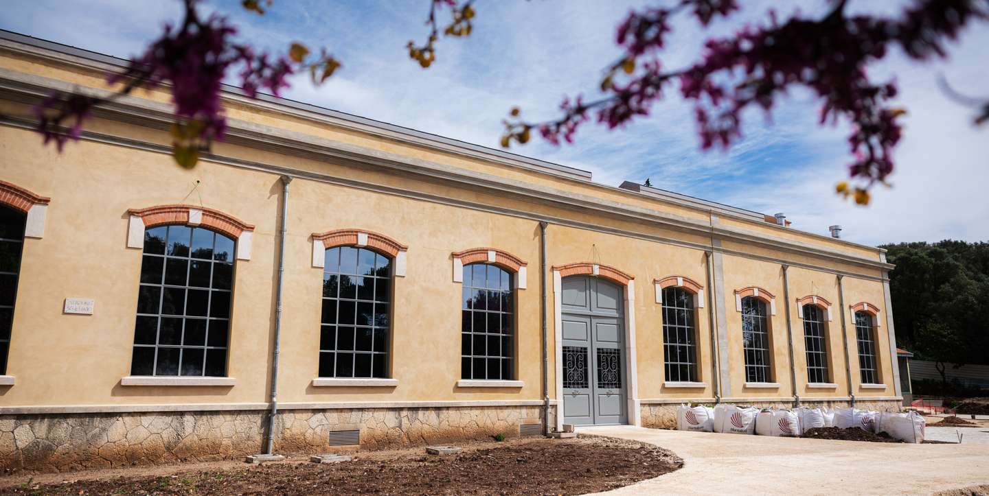 O edifício industrial foi construído com o objetivo de gerar eletricidade para o Palácio da Ajuda mas nunca chegou a essa finalidade
