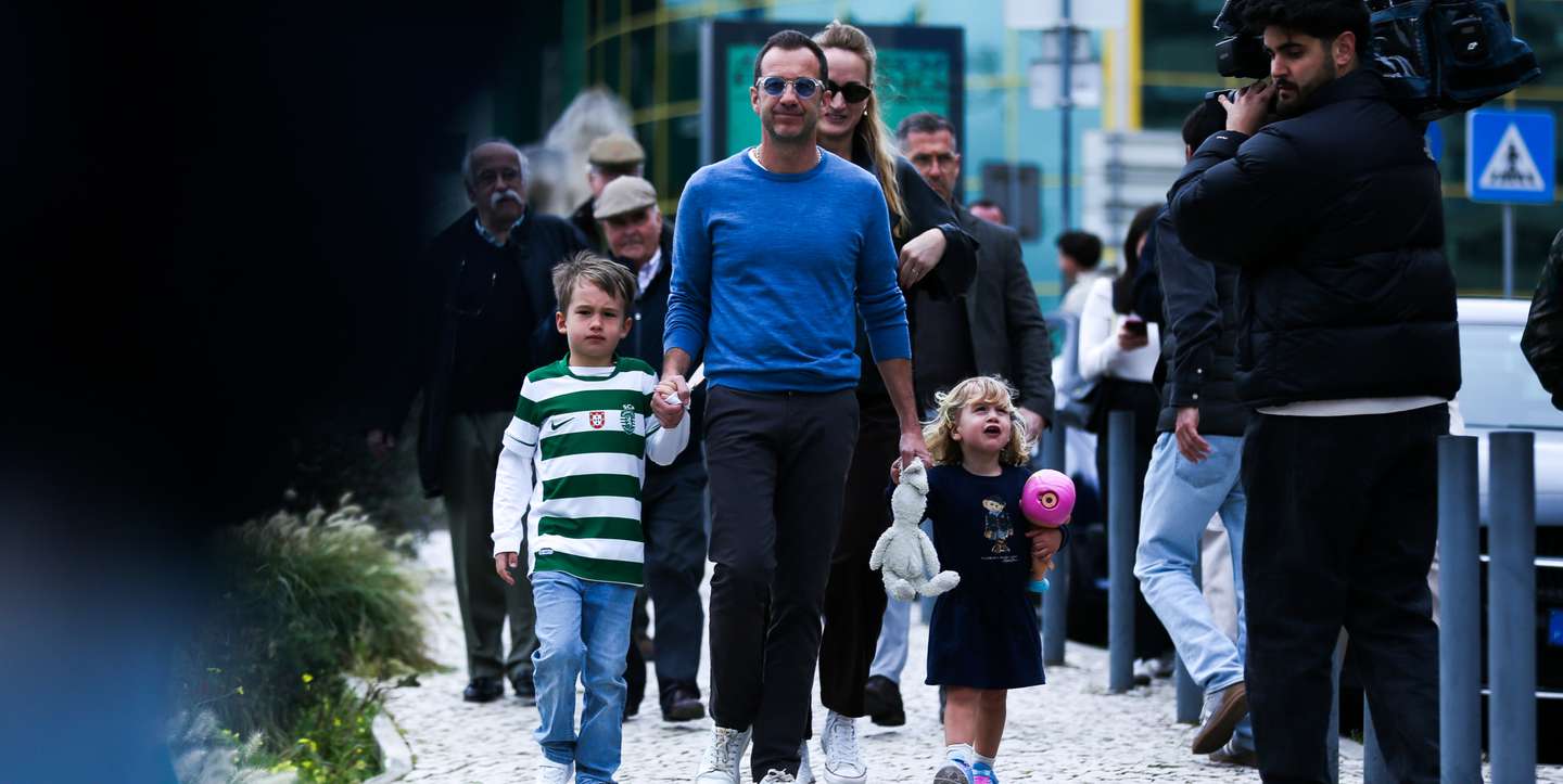 Frederico Varandas, aqui a ir votar com a mulher e os filhos, tornou-se o primeiro presidente com três mandatos desde João Rocha