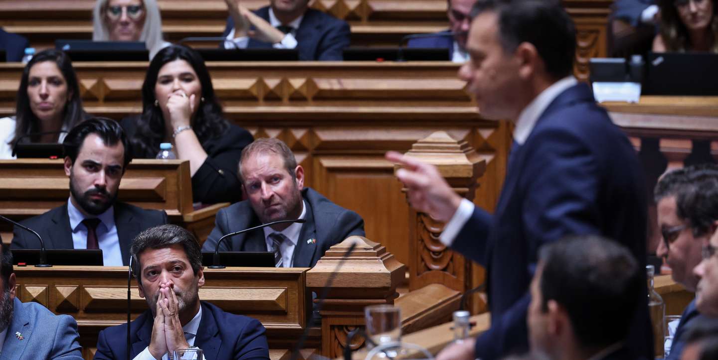 Recorde-se que este e outros cargos têm de ser escolhidos por maioria de dois terços dos deputados