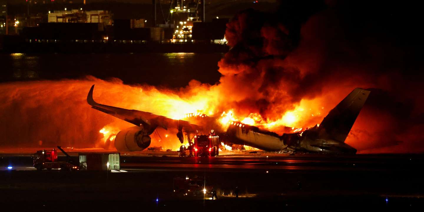 Quando o Airbus A350 aterrou no principal aeroporto de Tóquio, colidiu com outra aeronave, um Bombardier Dash-8 pertencente à Guarda Costeira japonesa
