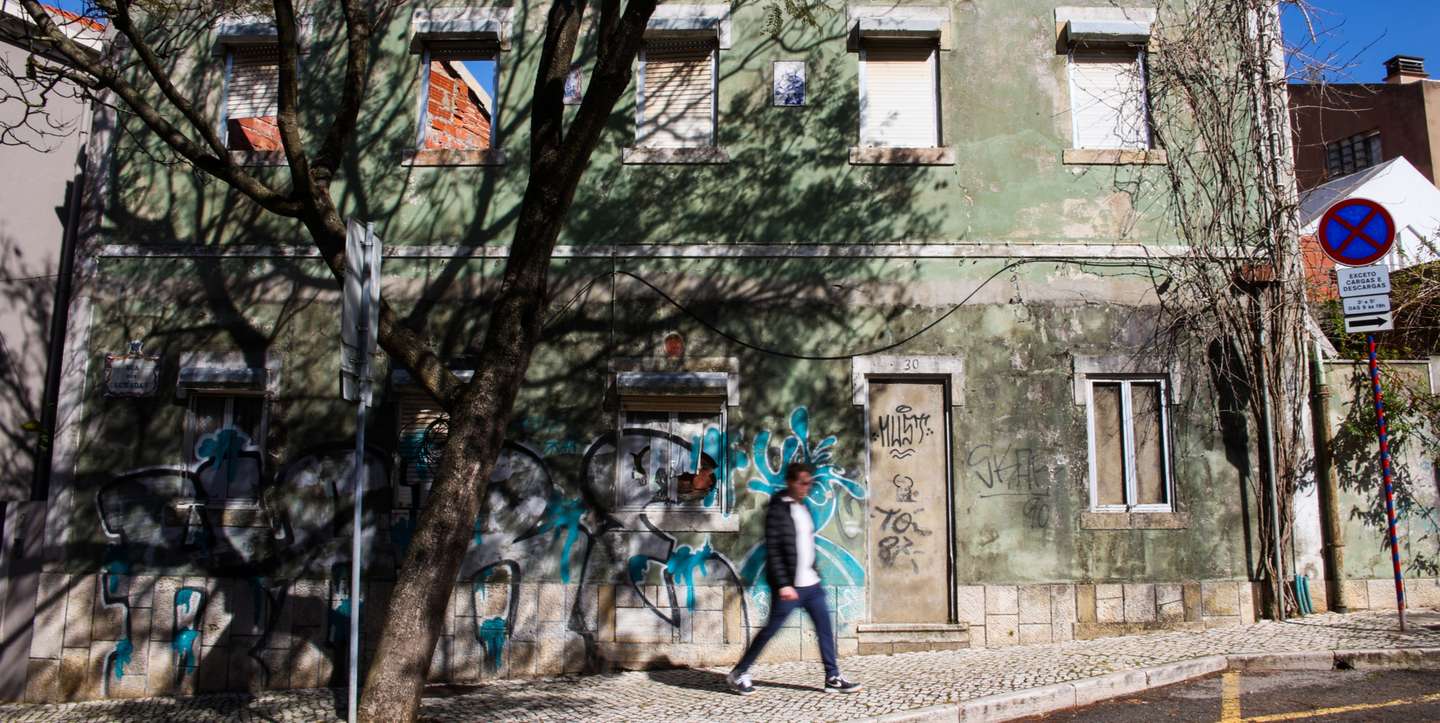 Casa no centro histórico de Oeiras está devoluta há mais de 10 anos. E está longe de ser a única. FOTO: DIOGO FARIA REIS/OBSERVADOR