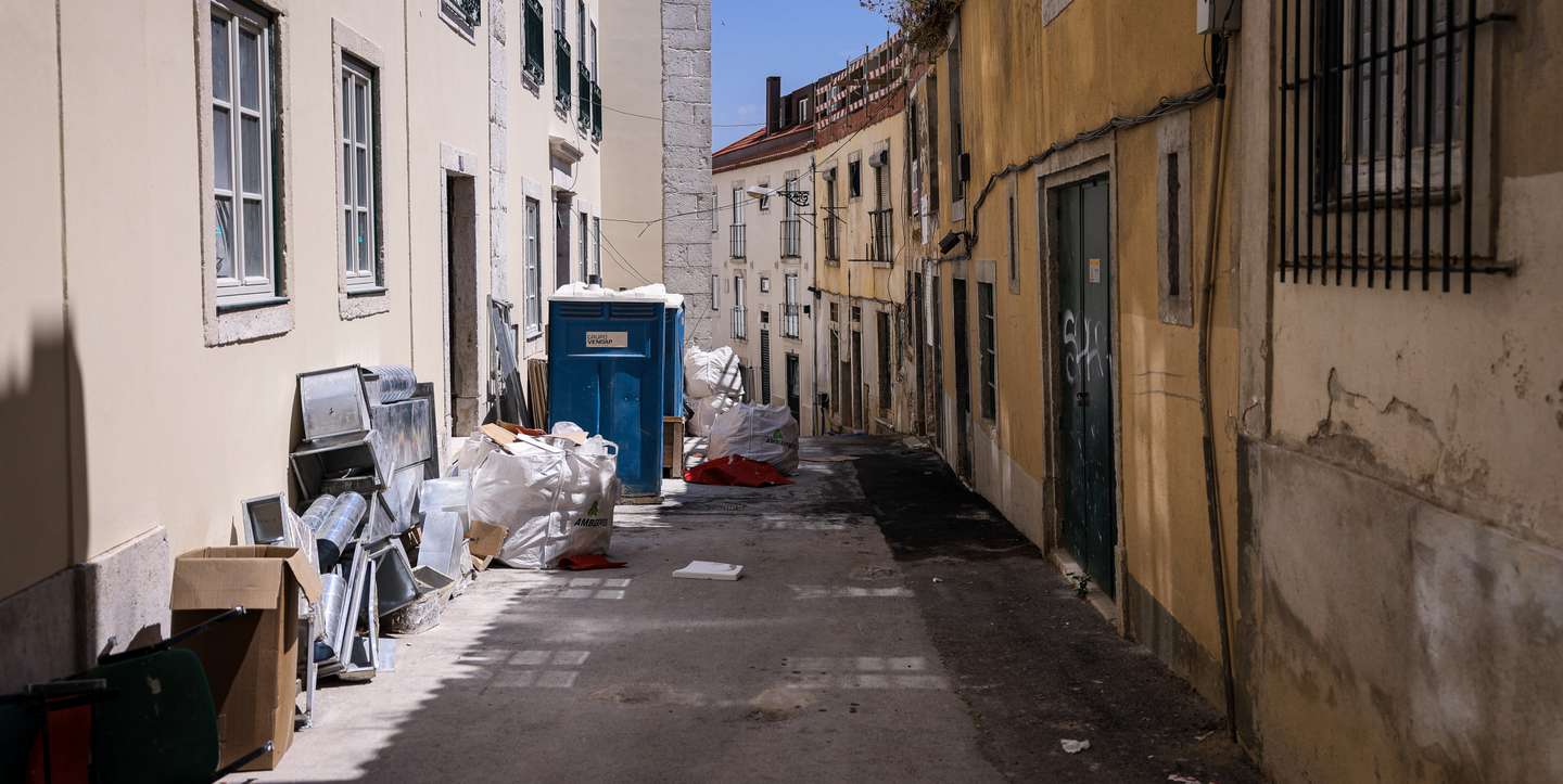 Pátio Salema, perto do Teatro D. Maria II, foi palco de uma descoberta que chocou Lisboa: um homem apareceu decapitado num beco muito frequentado por sem-abrigo