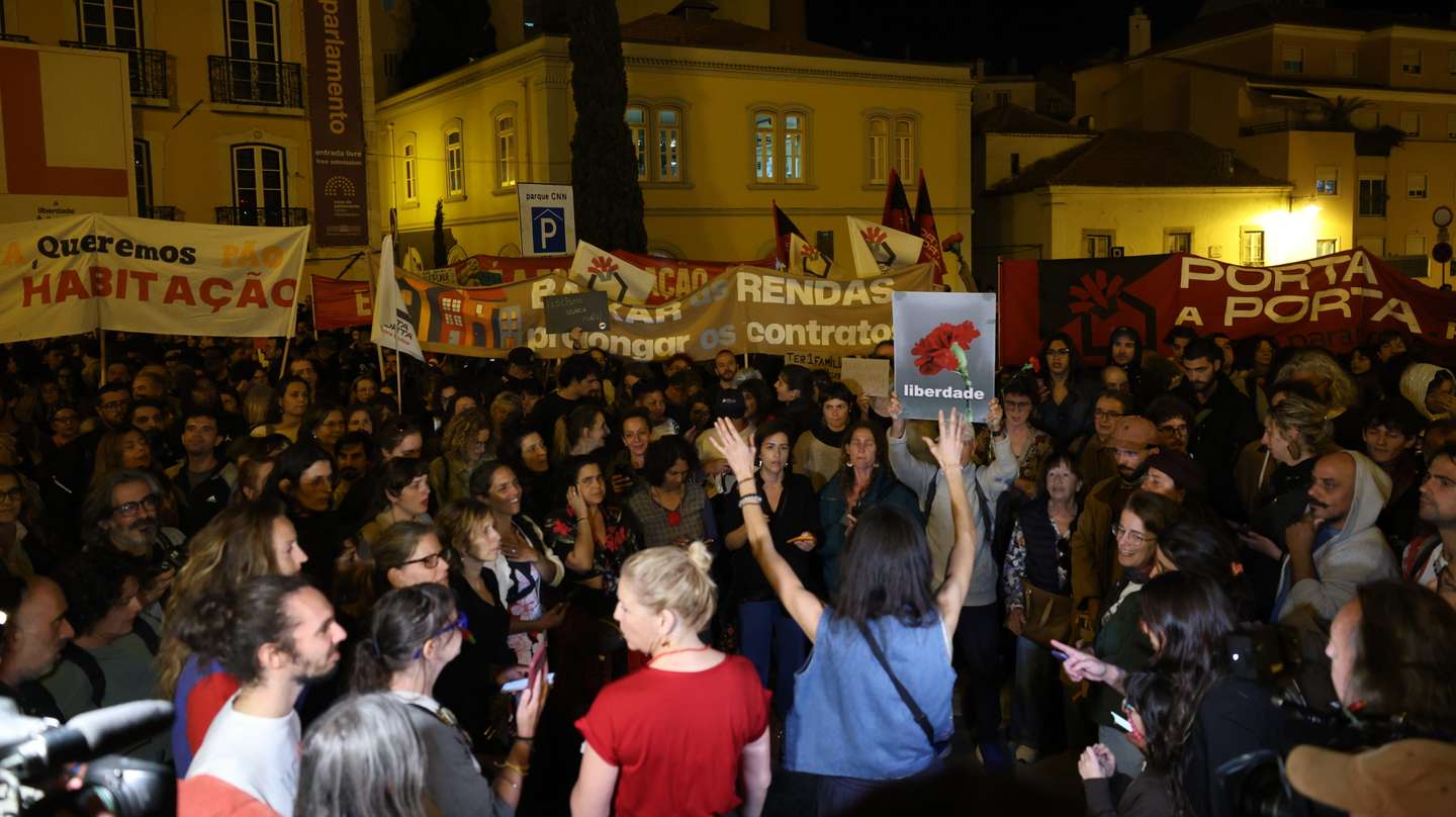 manifestação habitação assembleia república 27 outubro