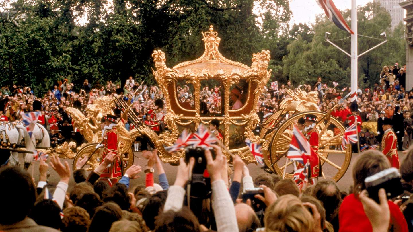 Crowd hailing Queen Elizabeth II in her gilded state coach