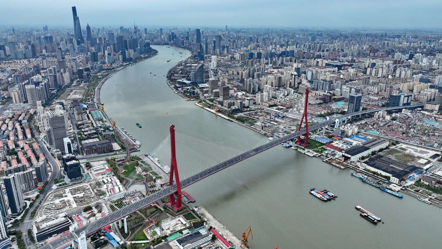 Vista aérea da cidade de Xangai, que entrou num novo confinamento