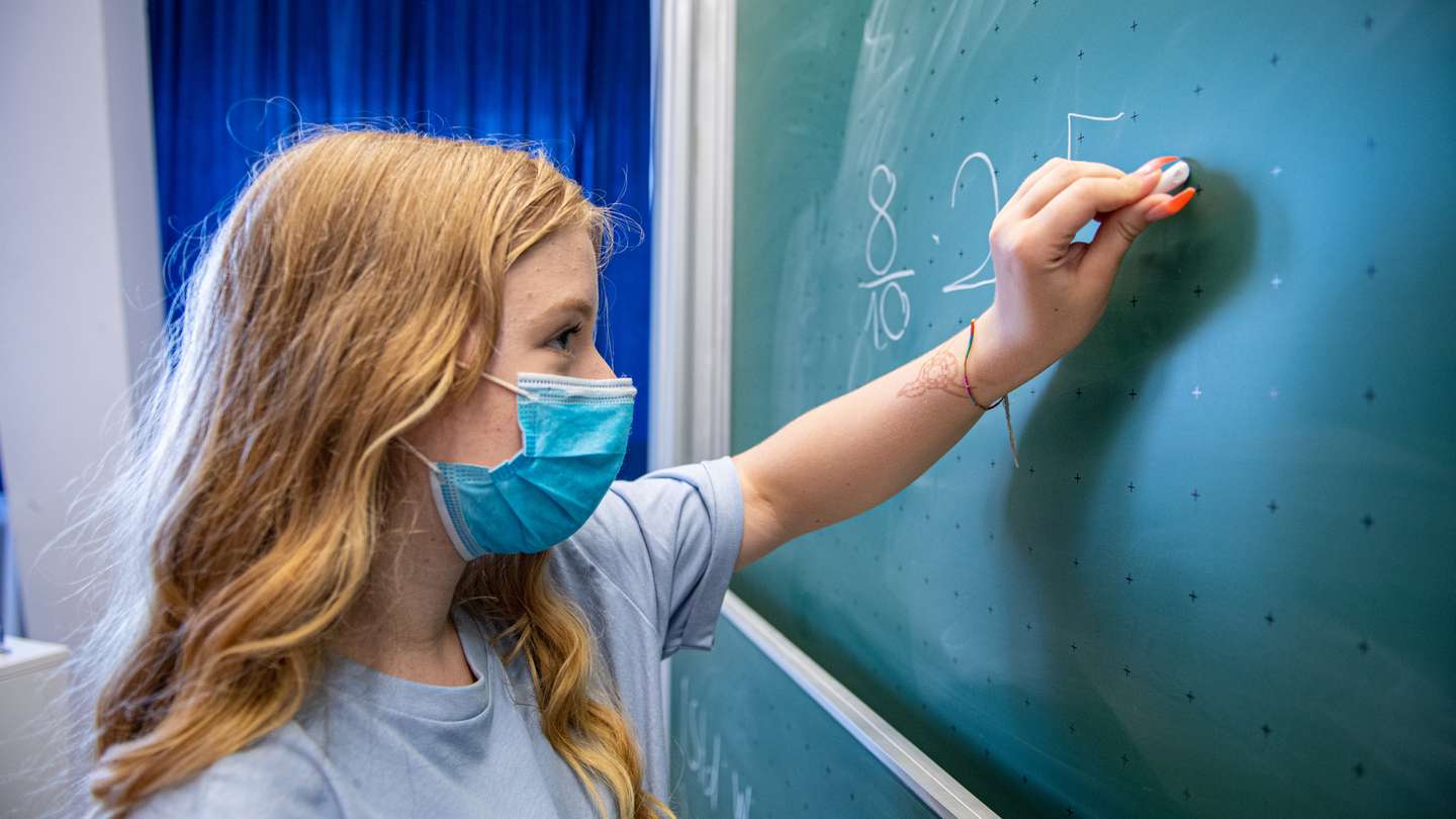 North Rhine-Westphalia starts with masks in the classroom