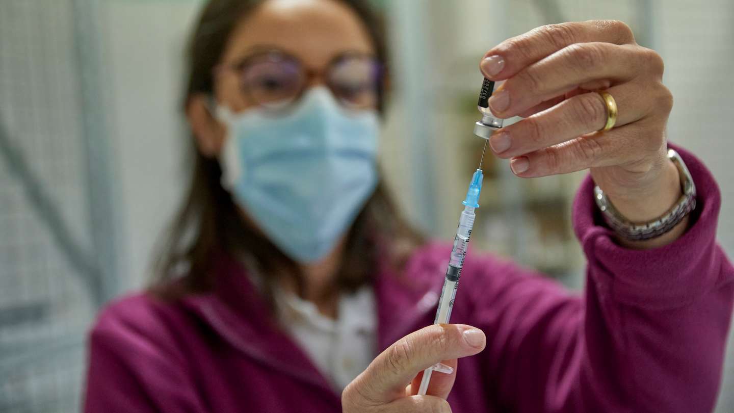 Vaccination At Alcabideche Sports Complex To Help Combat COVID-19 Pandemic